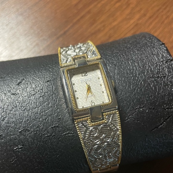 BRAND NEW Studio Women’s Watch in Case - Picture 3 of 5